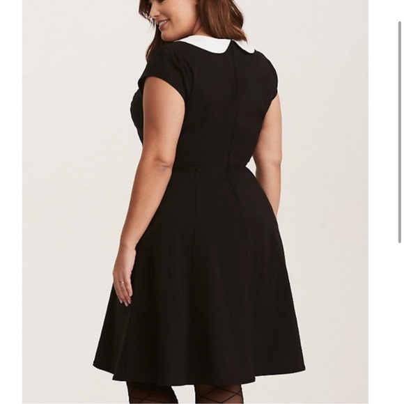 NWT! TORRID Hello Kitty Dress Peter Pan Collar Swing Pinup Retro 2X Sanrio Black - Picture 2 of 6